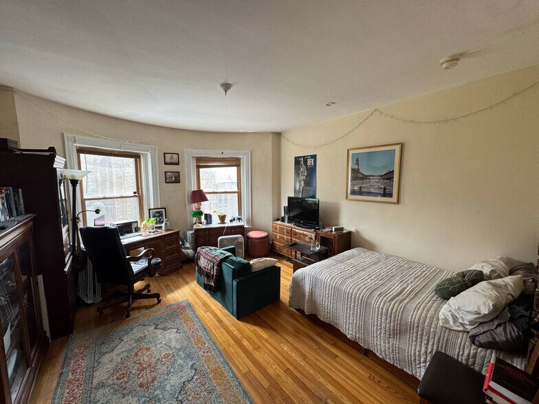 Primary Photo - 1091 Boylston St