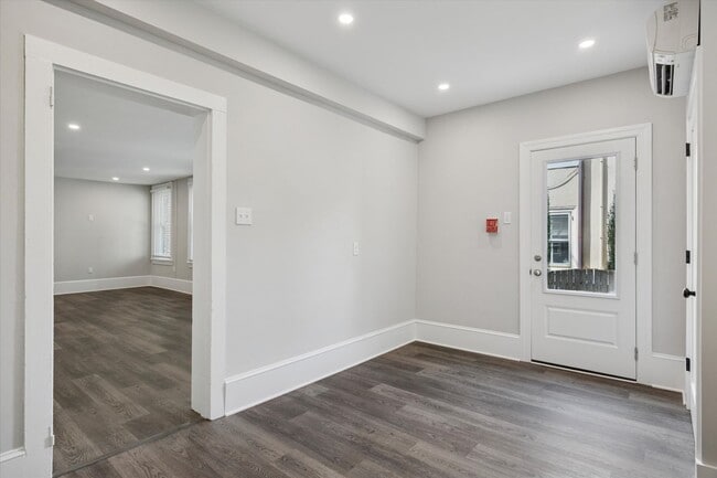 Building Photo - Luxury 2BR/1BA Apartment in the Heart of D...