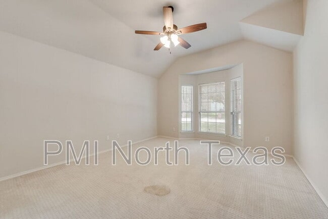 Building Photo - 12608 Red Hawk Dr