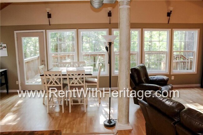 Building Photo - Charming Rustic Cabin Home on 2 Acres / Na...