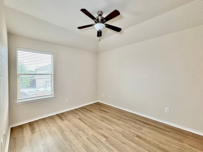 Building Photo - 3314 Candleside Dr