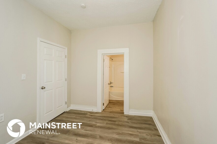 Building Photo - 664 S 27th St