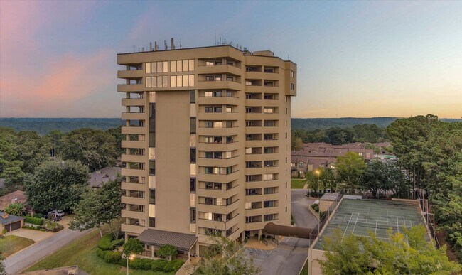 Building Photo - GREAT COMMUTE & AMENITIES