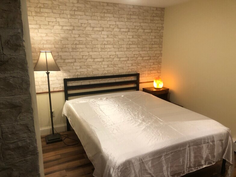 Building Photo - 2600 Colfax Ave S