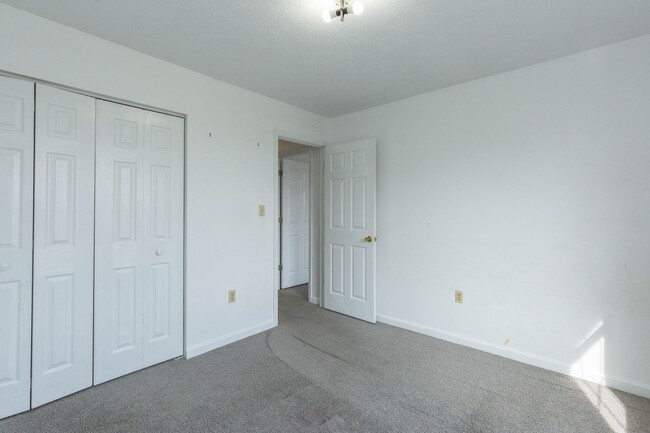 Building Photo - 3 Bed, 2.5 Bath, Townhome in Inwood, WV