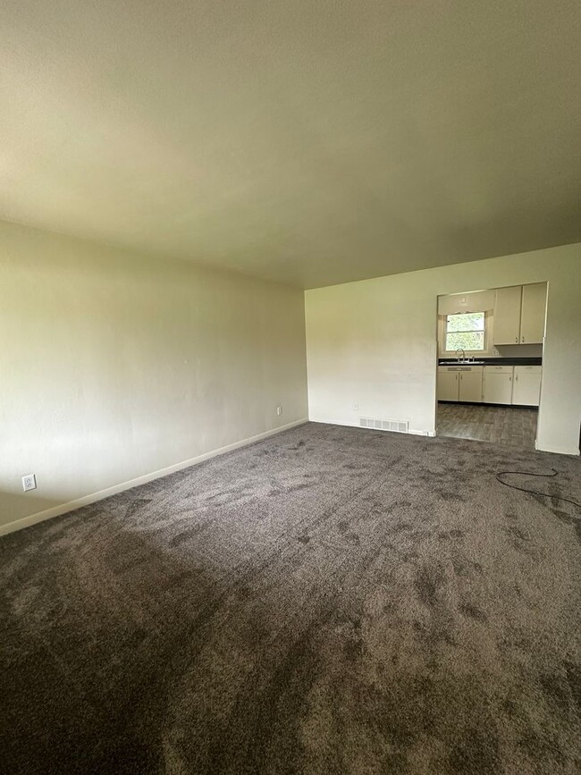 Building Photo - 1801 Lynwood Dr