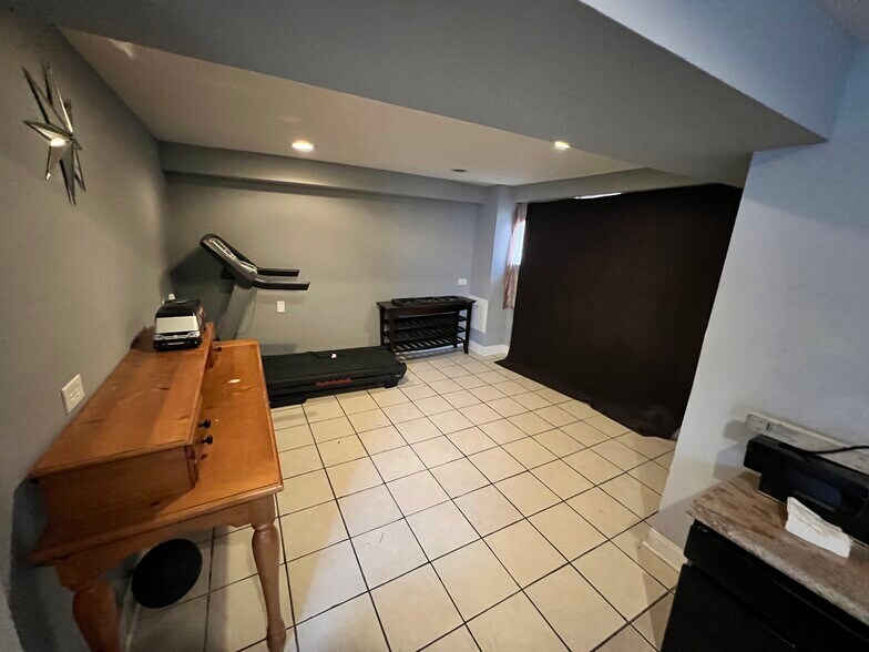 Family room in basement - 1814 W Pershing Rd