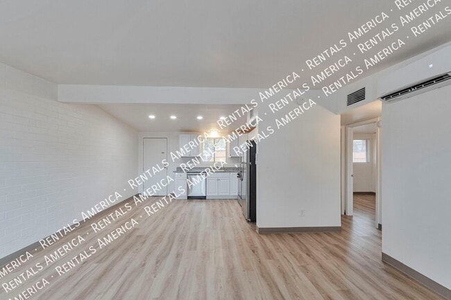 Building Photo - 3042 N Sparkman Blvd