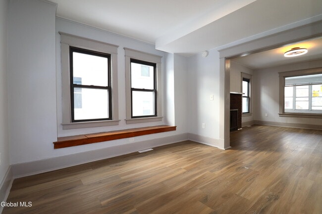 Building Photo - 442 Plymouth Ave