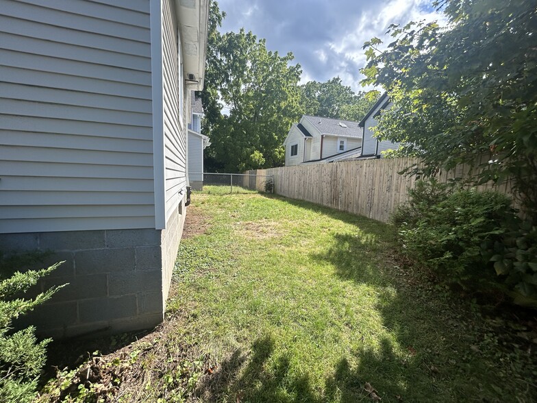 Building Photo - 121 Cottage St