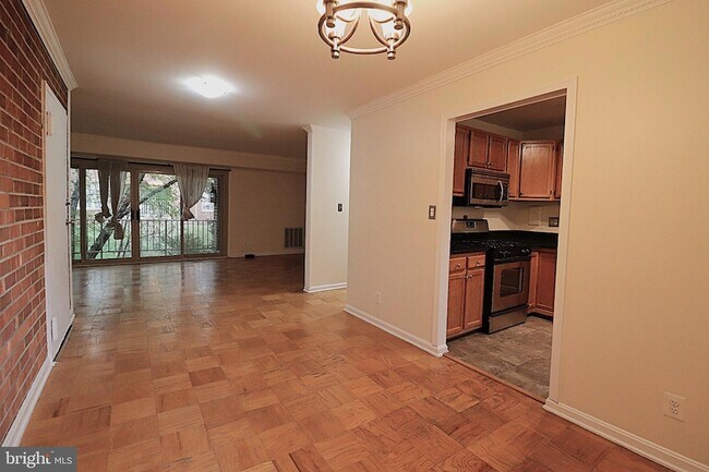 Building Photo - 5974 Westchester Park Dr