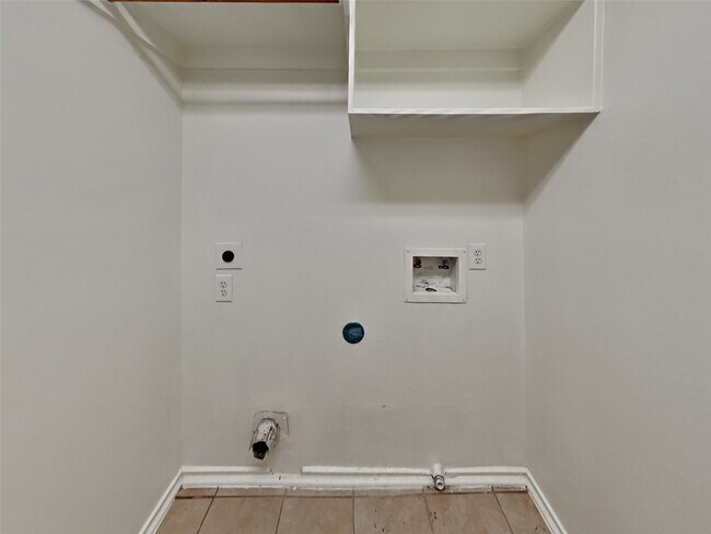 Building Photo - 6220 Stoney Creek Dr