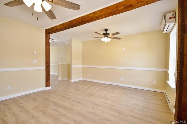 Building Photo - 162 Rockland Rd