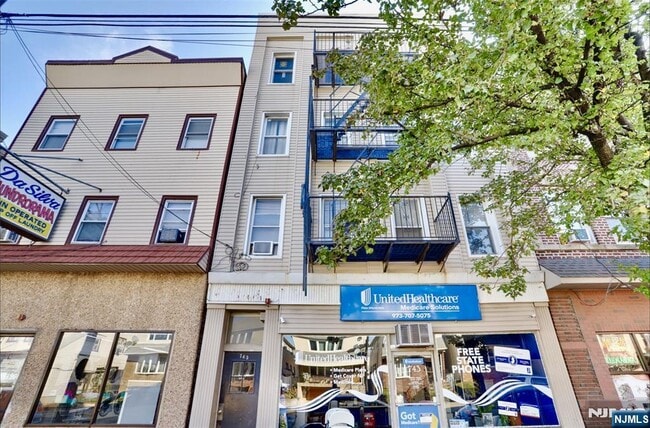 Building Photo - 743 Harrison Ave