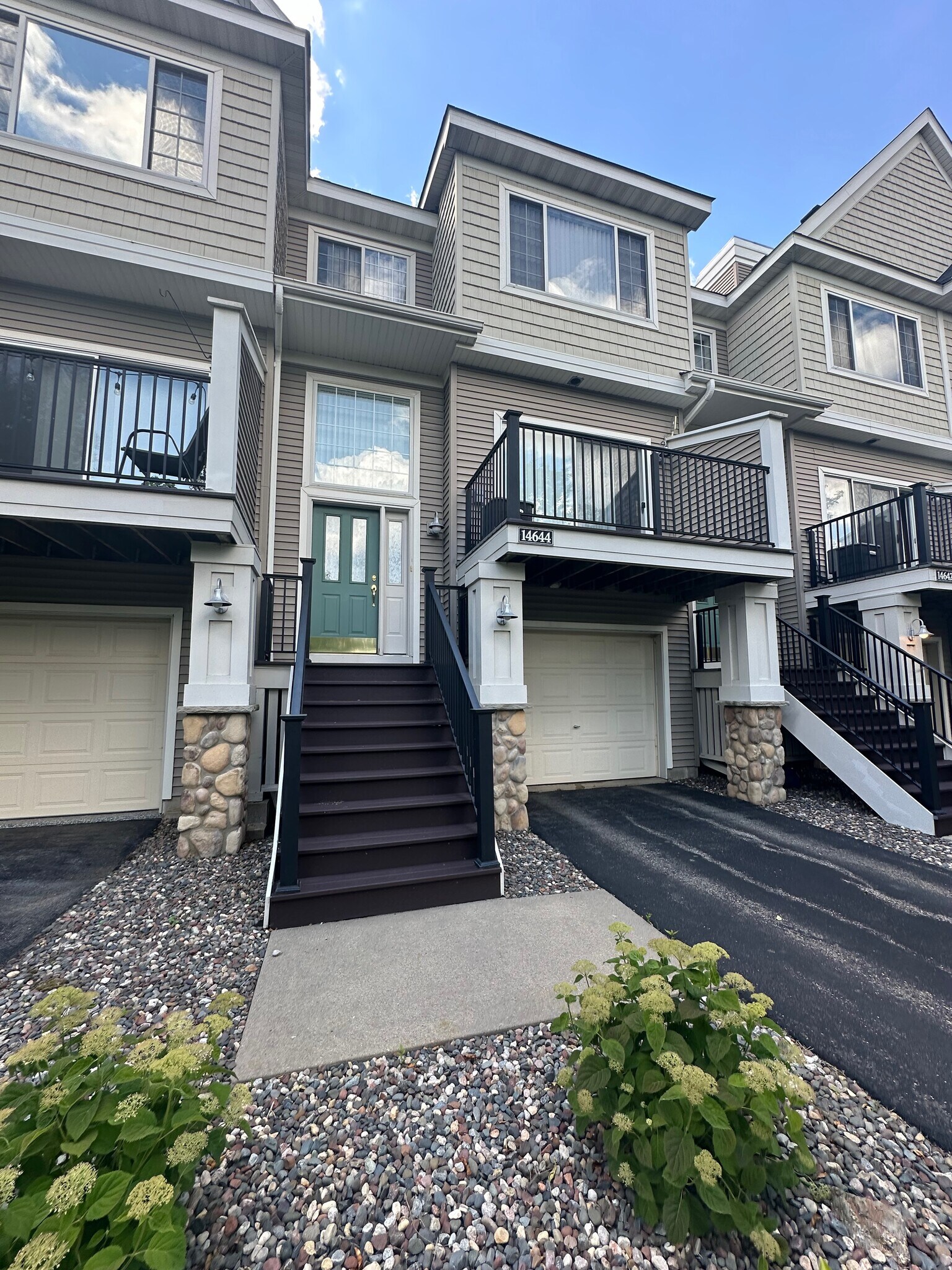 Building Photo - 14644 Sumter Ave