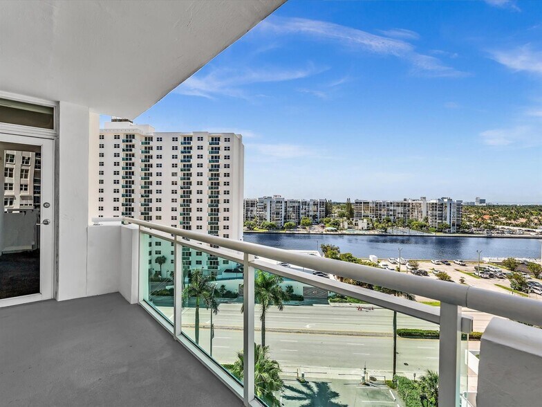 Building Photo - 3001 S Ocean Dr