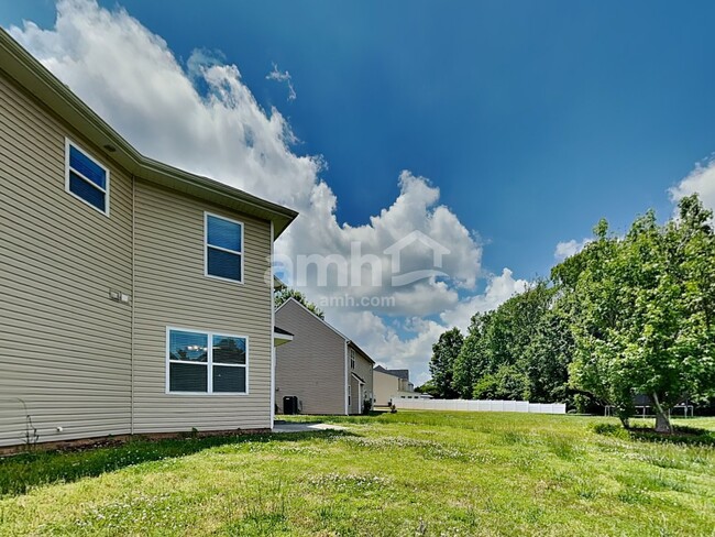 Building Photo - 2222 Kingstree Dr