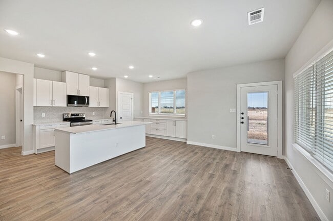 Building Photo - AVAILABLE NOW! 3 BEDROOM TRIPLEX  LOCATED ON 1-ACRE LOT IN MIDLOTHIAN, TX!