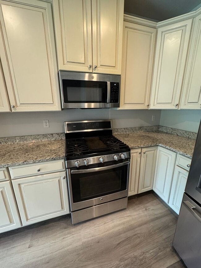 Building Photo - Beautiful 3 Bedroom 3.5 Bath in Sewickley, PA!