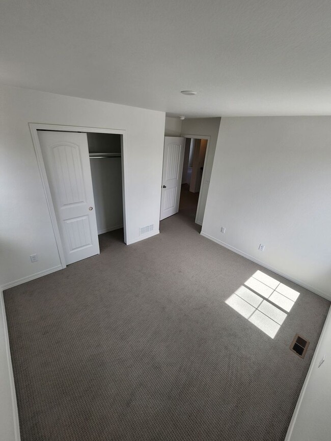 Building Photo - **MOVE IN SPECIAL** $1000 OFF 1st MONTH'S ...