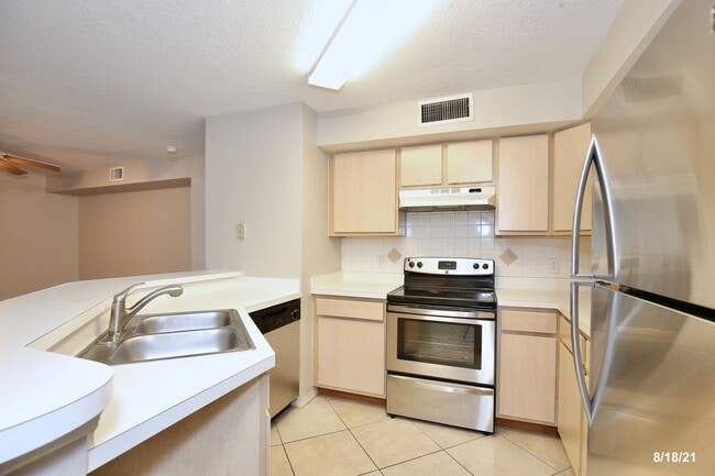 Building Photo - 827 Camargo Way