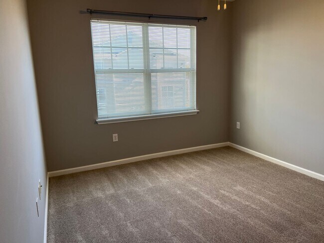 Building Photo - L(o)(o)K what we found!