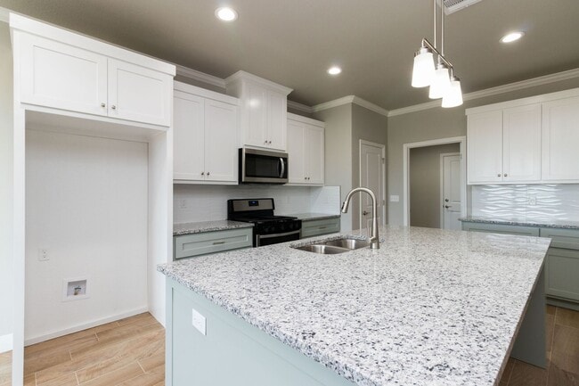 Building Photo - 2700 Tampa Bay Ave