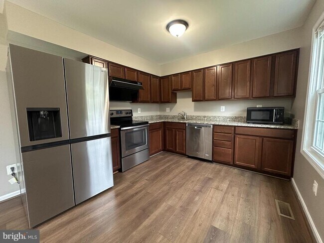 Building Photo - 1848 Foxdale Ct