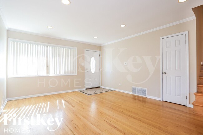 Building Photo - 122 E Lincoln Ave