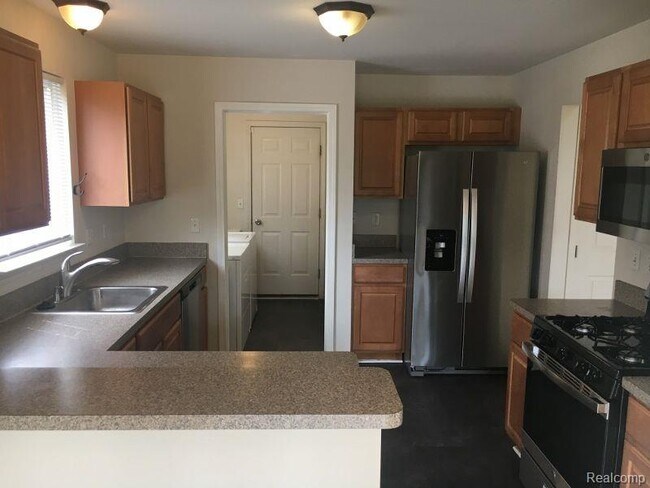 Building Photo - 879 Autumn Ridge Dr