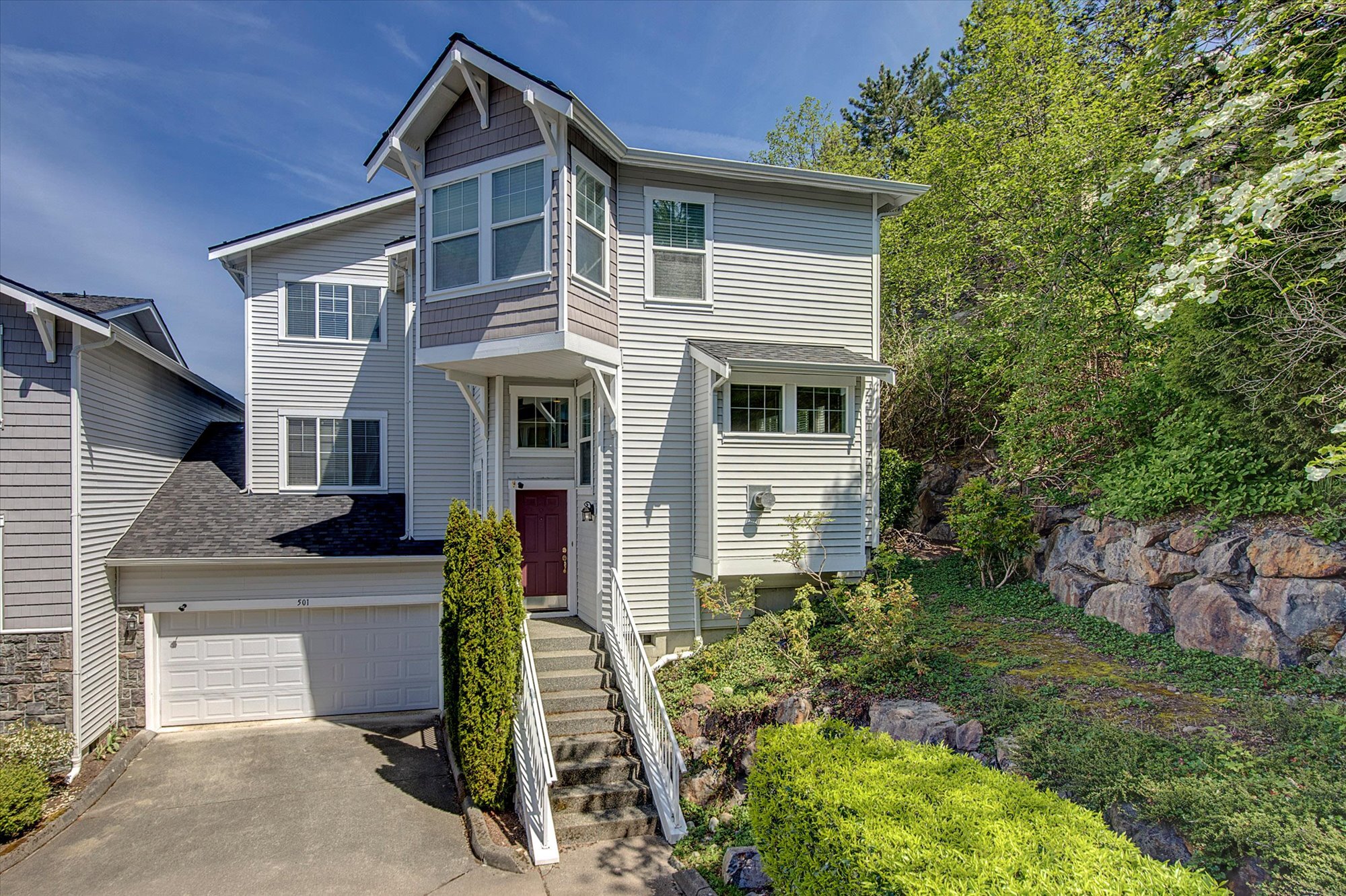 Building Photo - 1601 NE Katsura St