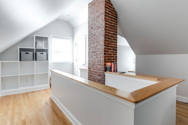 Building Photo - 5000 Bromley Ln