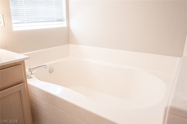 Building Photo - 641 Solitude Point Ave