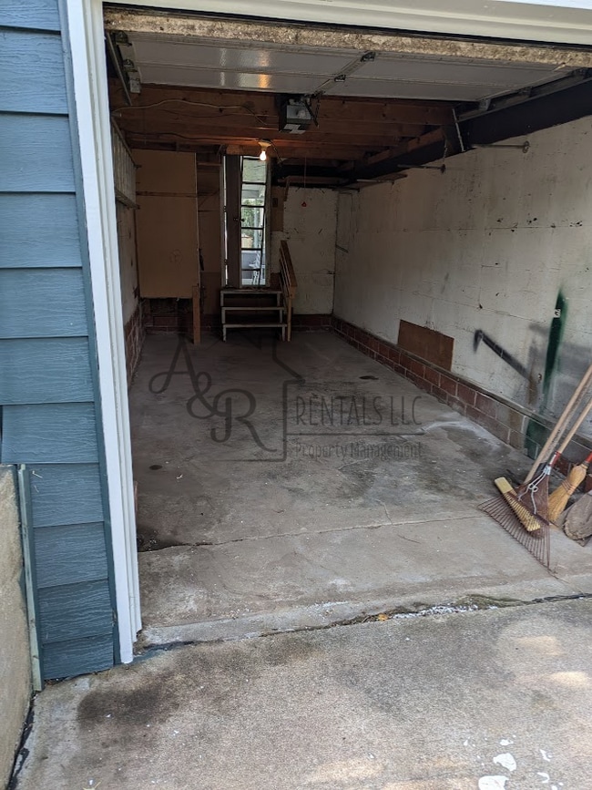 Building Photo - 426 Fieldcrest Dr