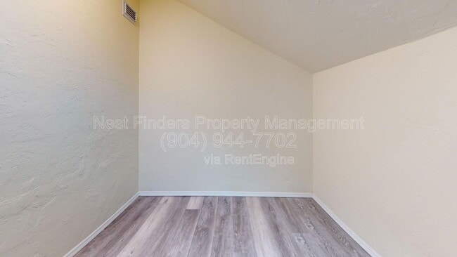 Building Photo - 1250 Bayshore Dr N