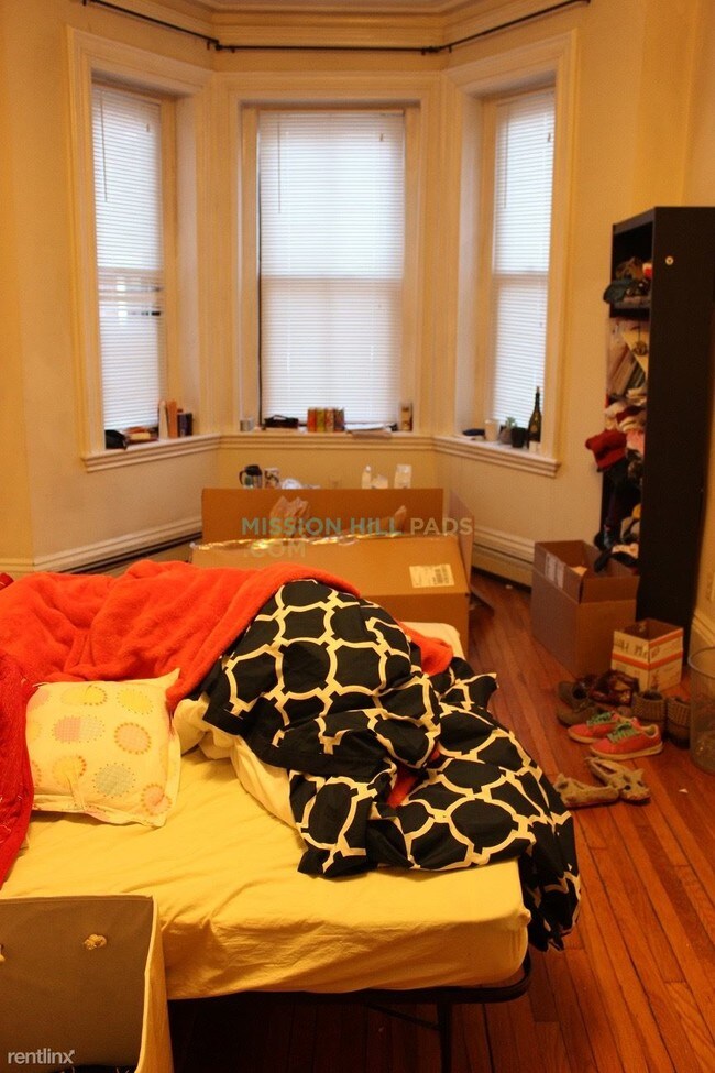 Building Photo - 8 Worthington St