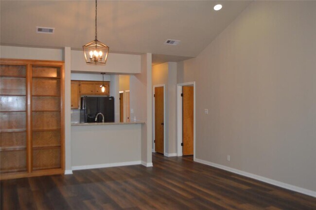 Building Photo - 111 Manor Pl