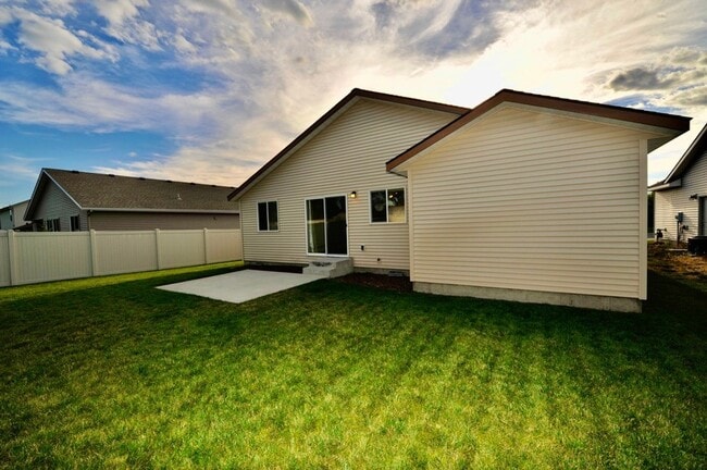 Building Photo - 1288 N Pyroclast St