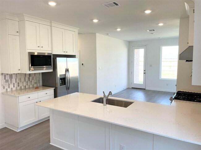 Building Photo - 6423 Symphony Wave Dr