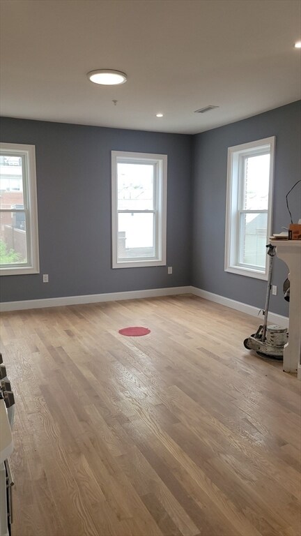 Building Photo - 341 Cambridge St