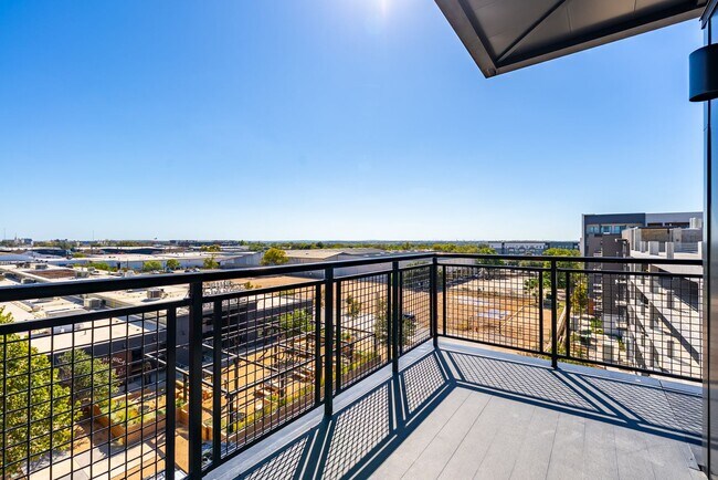 Building Photo - Luxurious Industrial Loft - 2 bed 2 bath c...