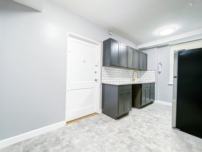 Primary Photo - 758 Jersey Ave