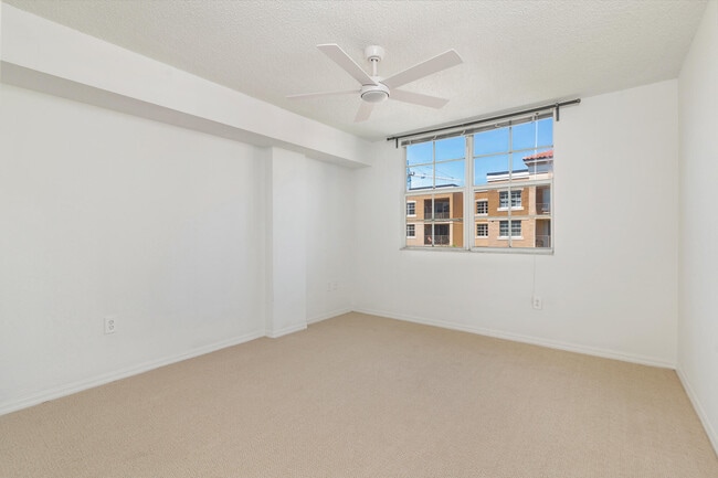 Building Photo - 1801 N Flagler Dr