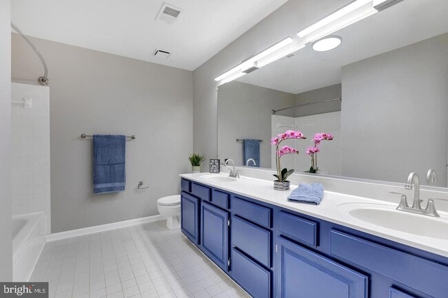 Building Photo - 16131 Parklawn Pl