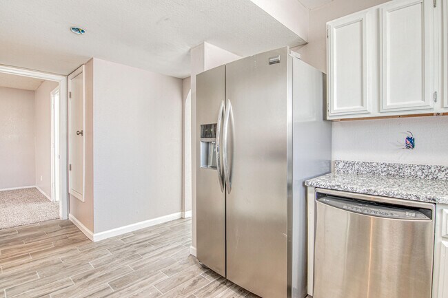 Building Photo - 2405 Tierra Humeda Dr