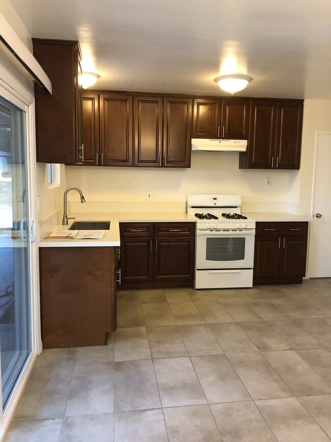 Building Photo - Spacious Home in Blue Zone Loma Linda!