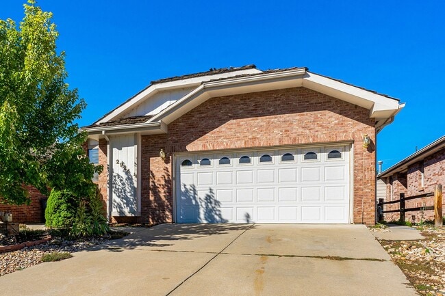 Building Photo - Spacious Home with Central AC and Gas Fire...