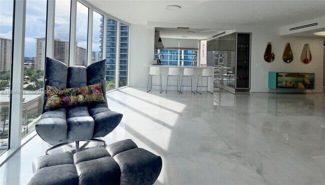 Building Photo - 17555 Collins Ave