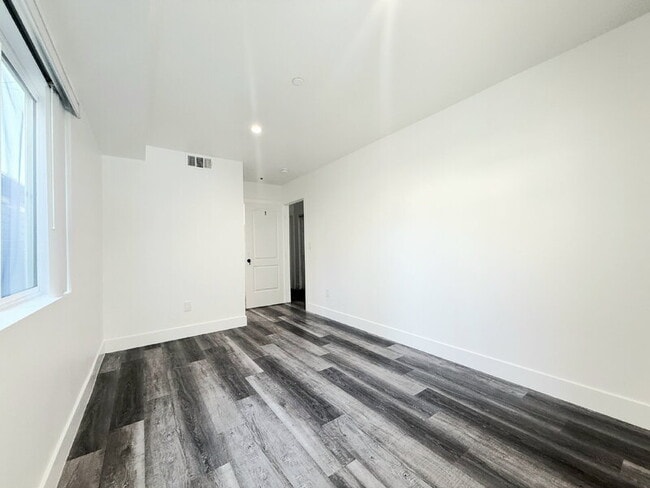 Building Photo - 2855 Cincinnati St