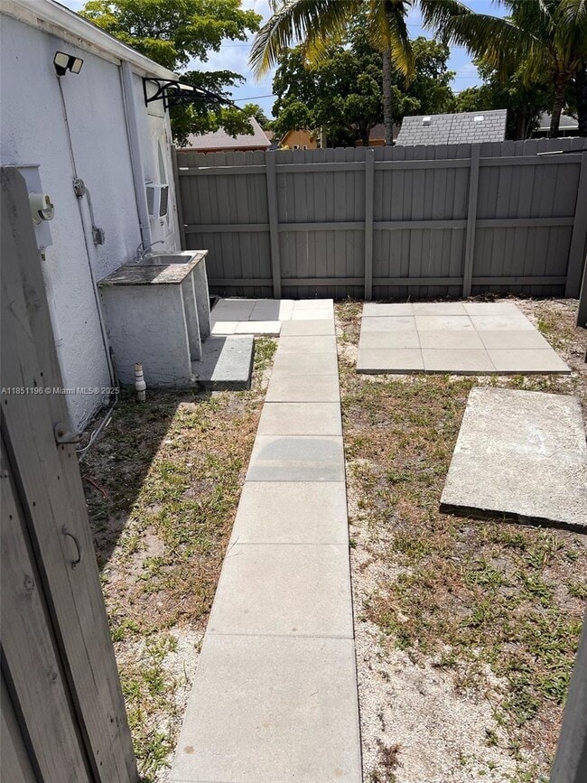 Building Photo - 8871 SW 24th Pl